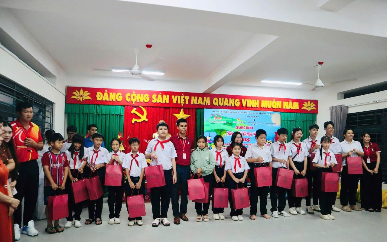 KHOA KHOA HỌC CƠ BẢN – DNTU MANG NIỀM VUI TRUNG THU ĐẾN VỚI TRẺ THƠ