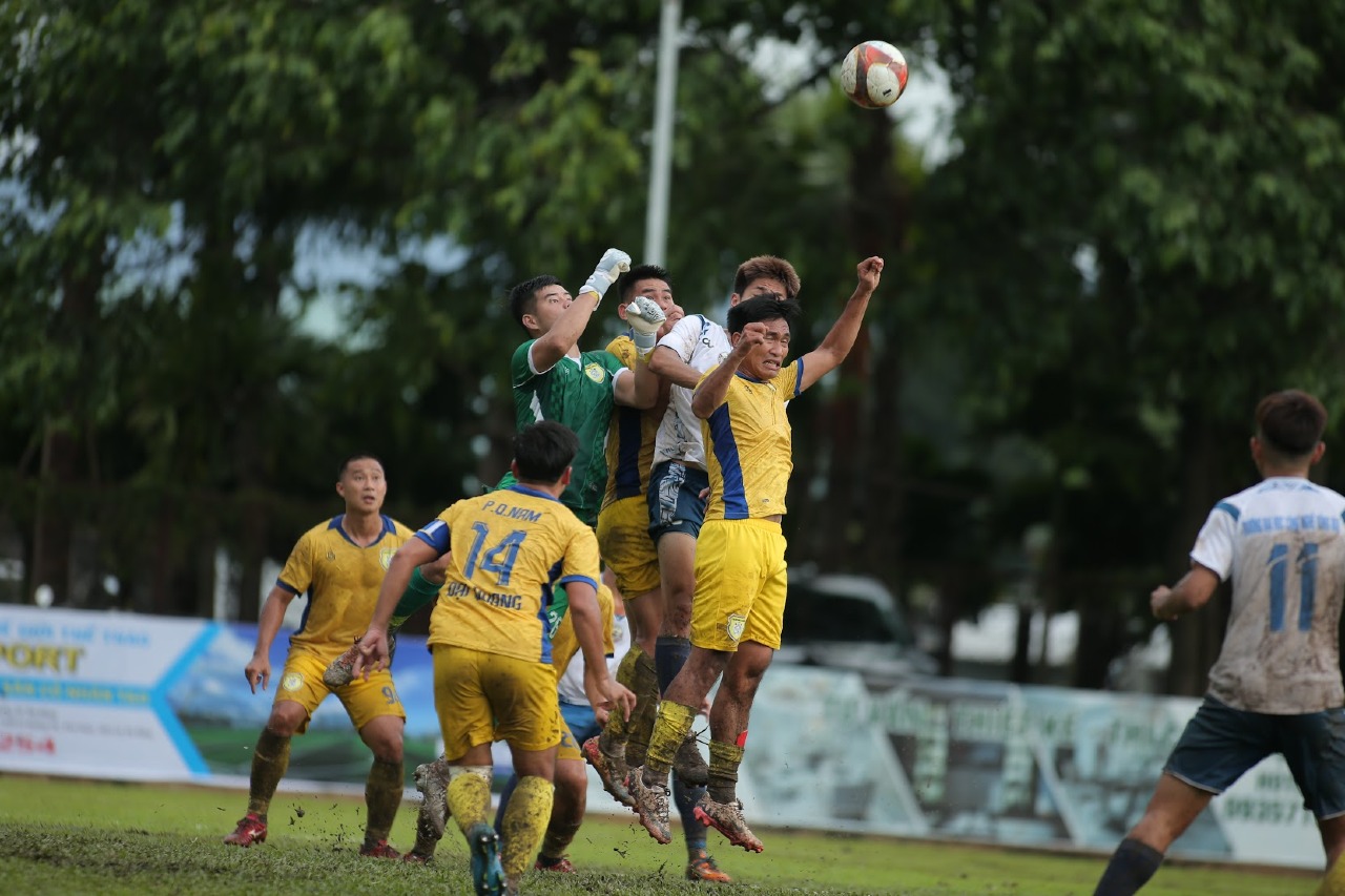 DNTU FC RA QUÂN ĐẦY QUYẾT TÂM TẠI GIẢI BÓNG ĐÁ HẠNG BA QUỐC GIA 2025