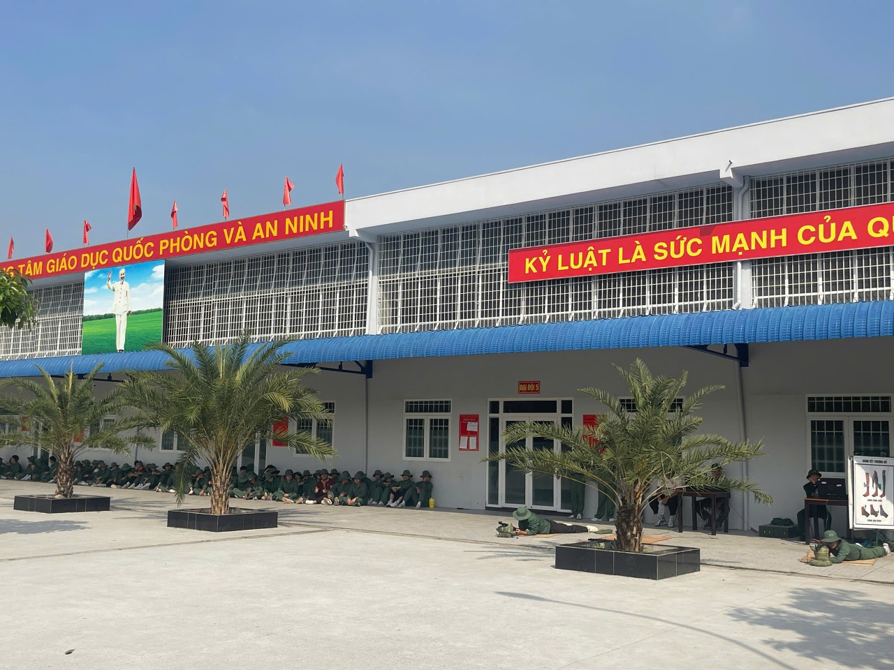 KHOA KHOA HỌC CƠ BẢN TRƯỜNG ĐẠI HỌC CÔNG NGHỆ ĐỒNG NAI TỔ CHỨC THAM QUAN TRUNG TÂM GIÁO DỤC QUỐC PHÒNG