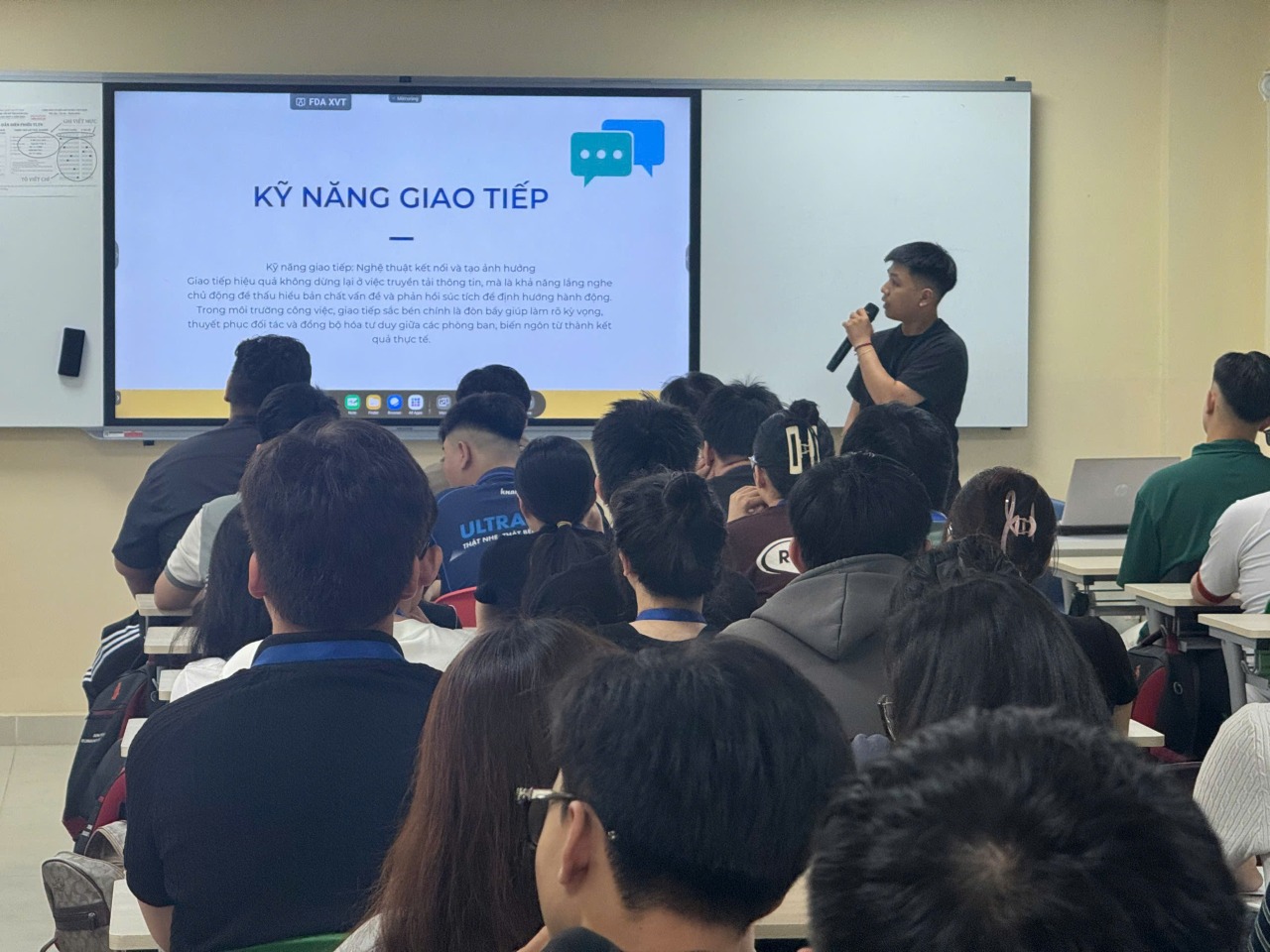 KỸ NĂNG GIAO TIẾP – NỀN TẢNG QUAN TRỌNG CHO SỰ THÀNH CÔNG CỦA SINH VIÊN