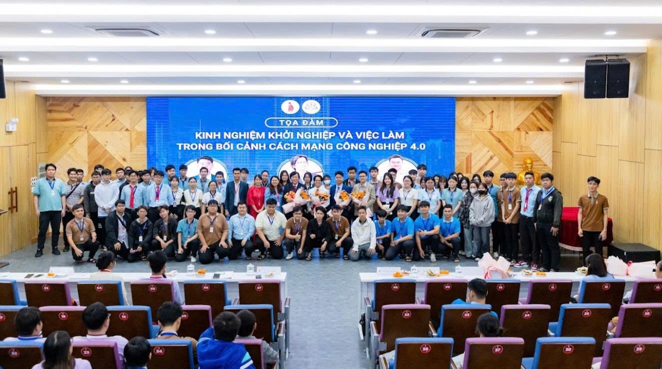 TỌA ĐÀM “KINH NGHIỆM KHỞI NGHIỆP VÀ VIỆC LÀM TRONG   BỐI CẢNH CÁCH MẠNG CÔNG NGHIỆP 4.0”